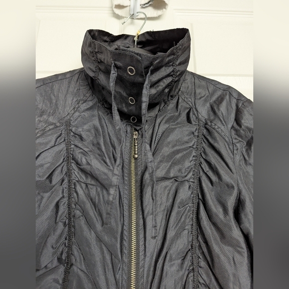 Kapalua Concept Women's Black Lightweight Waterproof Windbreaker Jacket - Picture 6 of 10